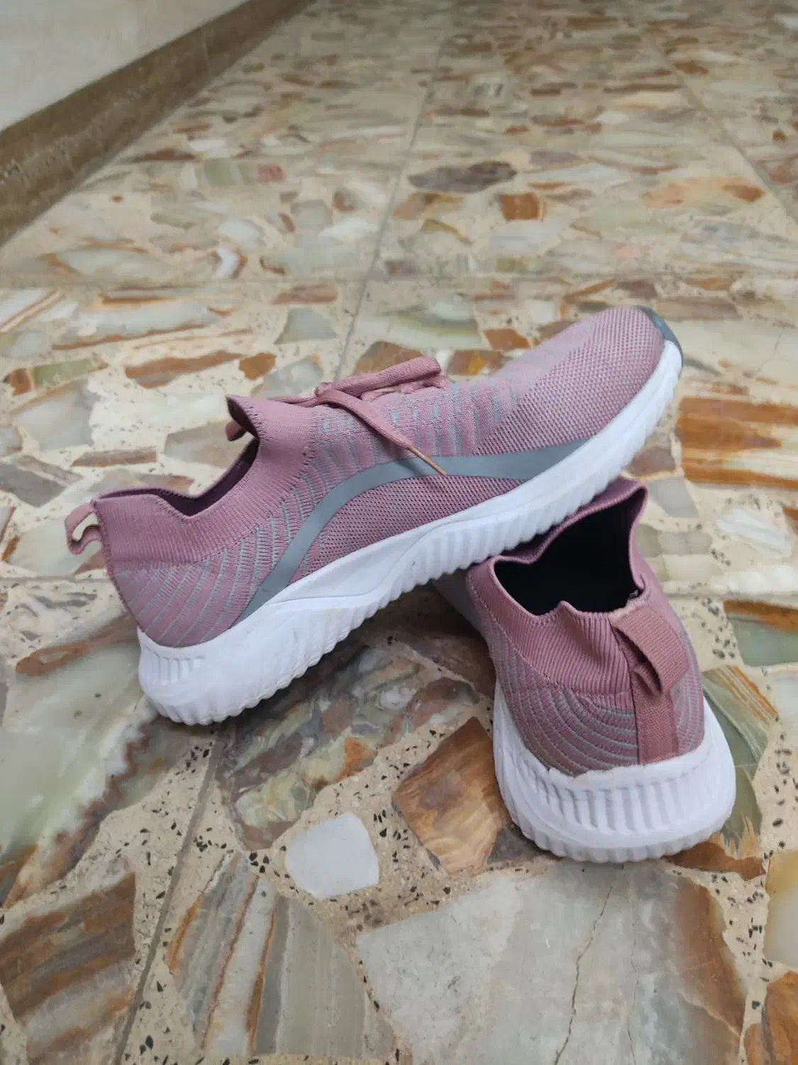 کفش وکتانی|کیف، کفش، کمربند|لنگرود, |دیوار