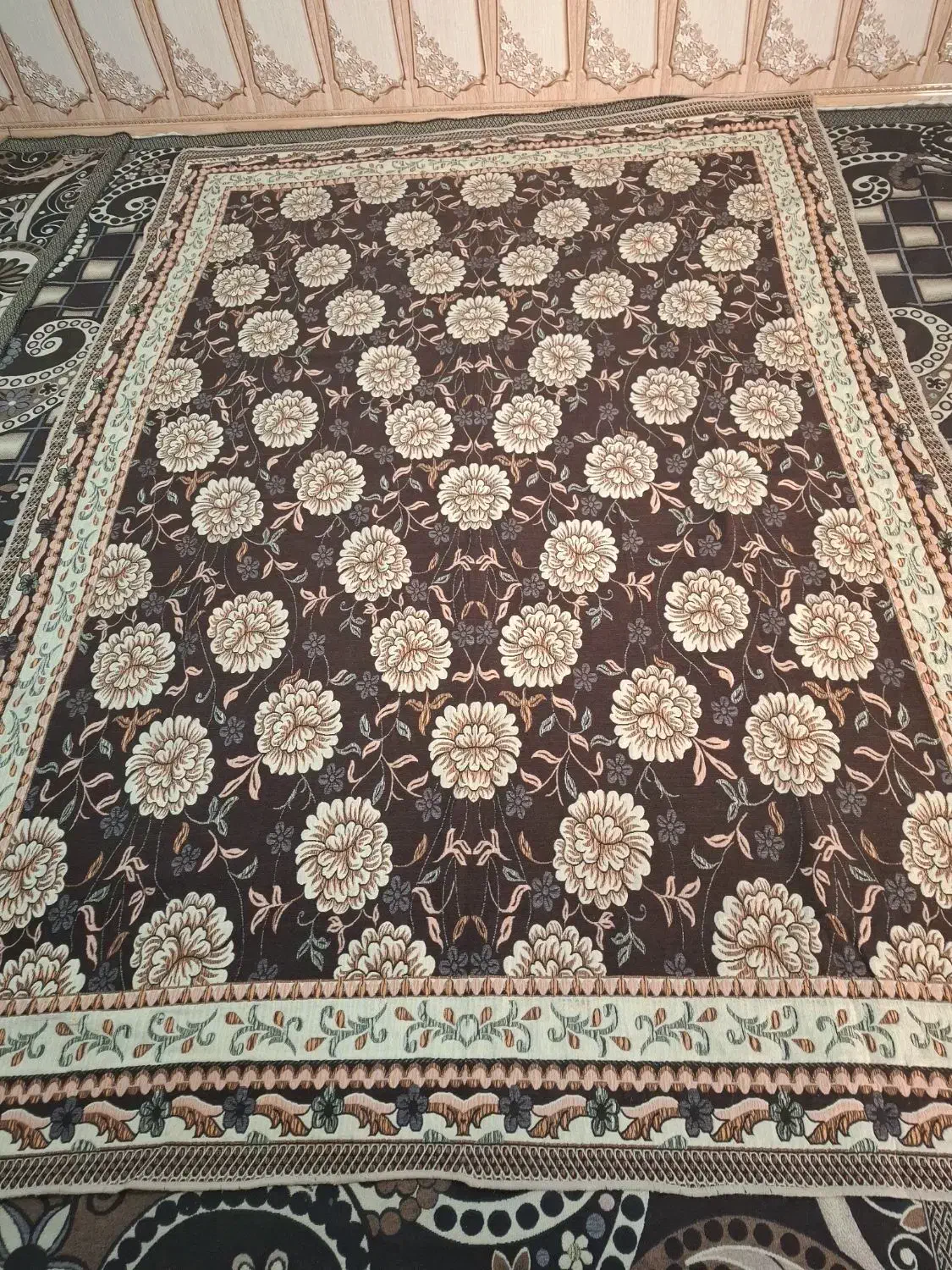 رو فرشی 9 متری|روفرشی|اهواز, فرهنگ شهر|دیوار