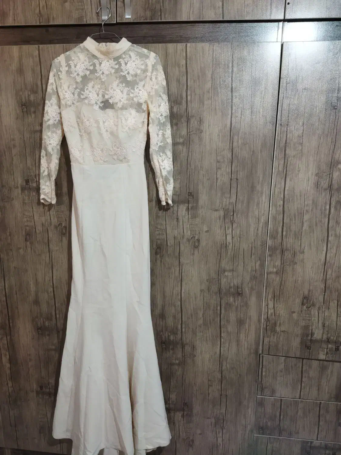 لباس مجلسی|لباس|اصفهان, کوی ولی عصر|دیوار