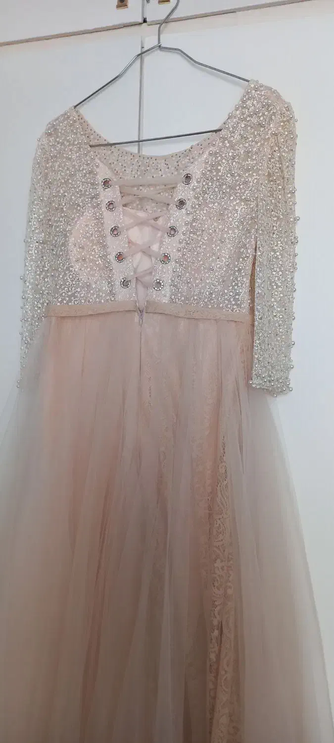 لباس مجلسی|لباس|شهریار, کهنز|دیوار