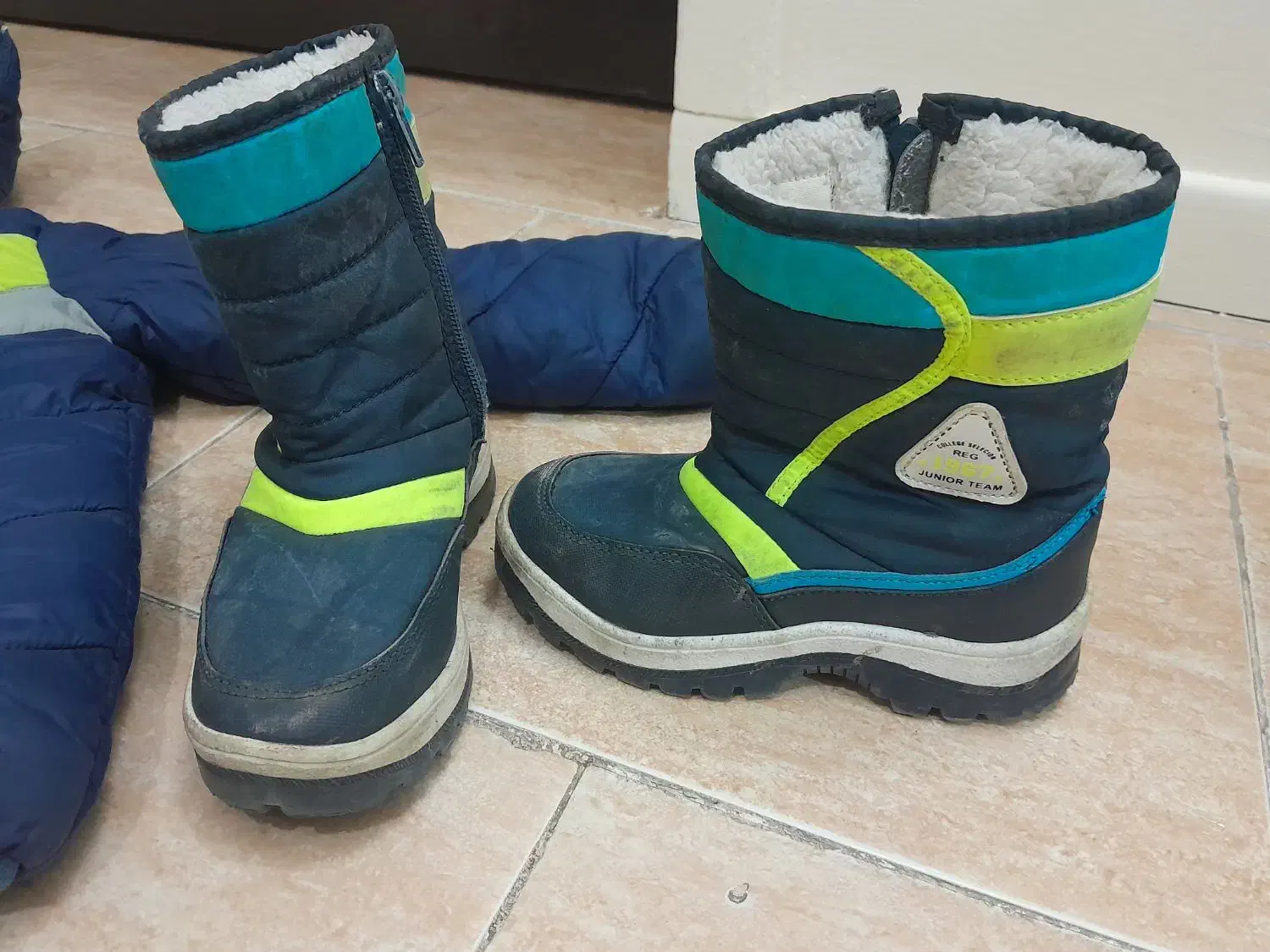 کاپشن و چکمه تا ۵ سال قابل استفاده|کفش و لباس بچه|آمل, |دیوار