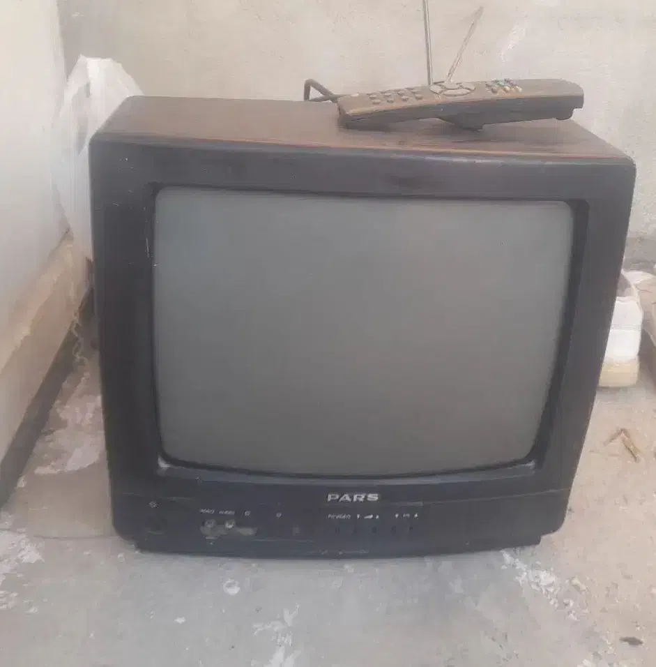 تلویزیون رنگی 14اینچ پارس سالم جهت مغازه باغ وغیرو|تلویزیون و پروژکتور|نورآباد ممسنی, |دیوار