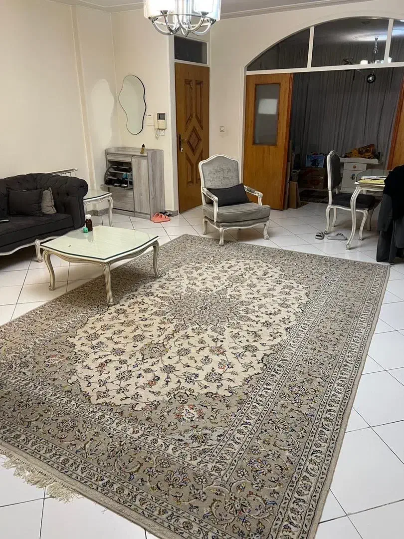 اپارتمان بالاتر از میدان پاستور