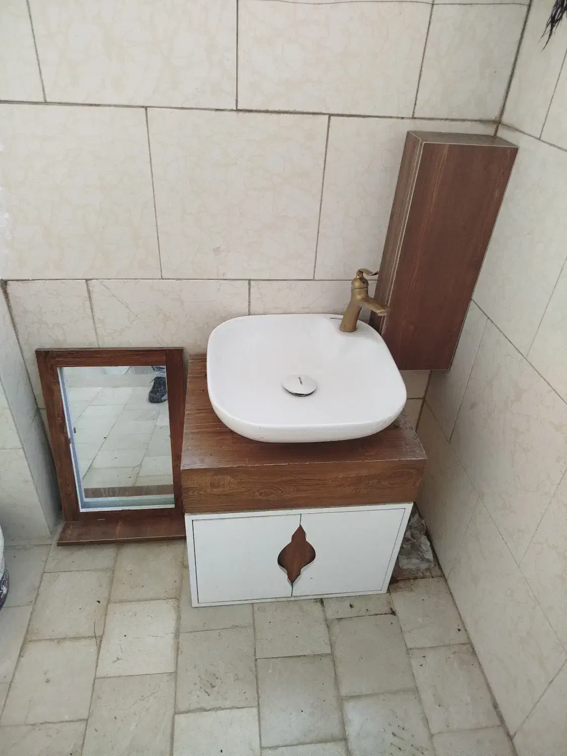 سرویس روشویی و شیر روشویی|لوازم سرویس بهداشتی|بروجرد, |دیوار