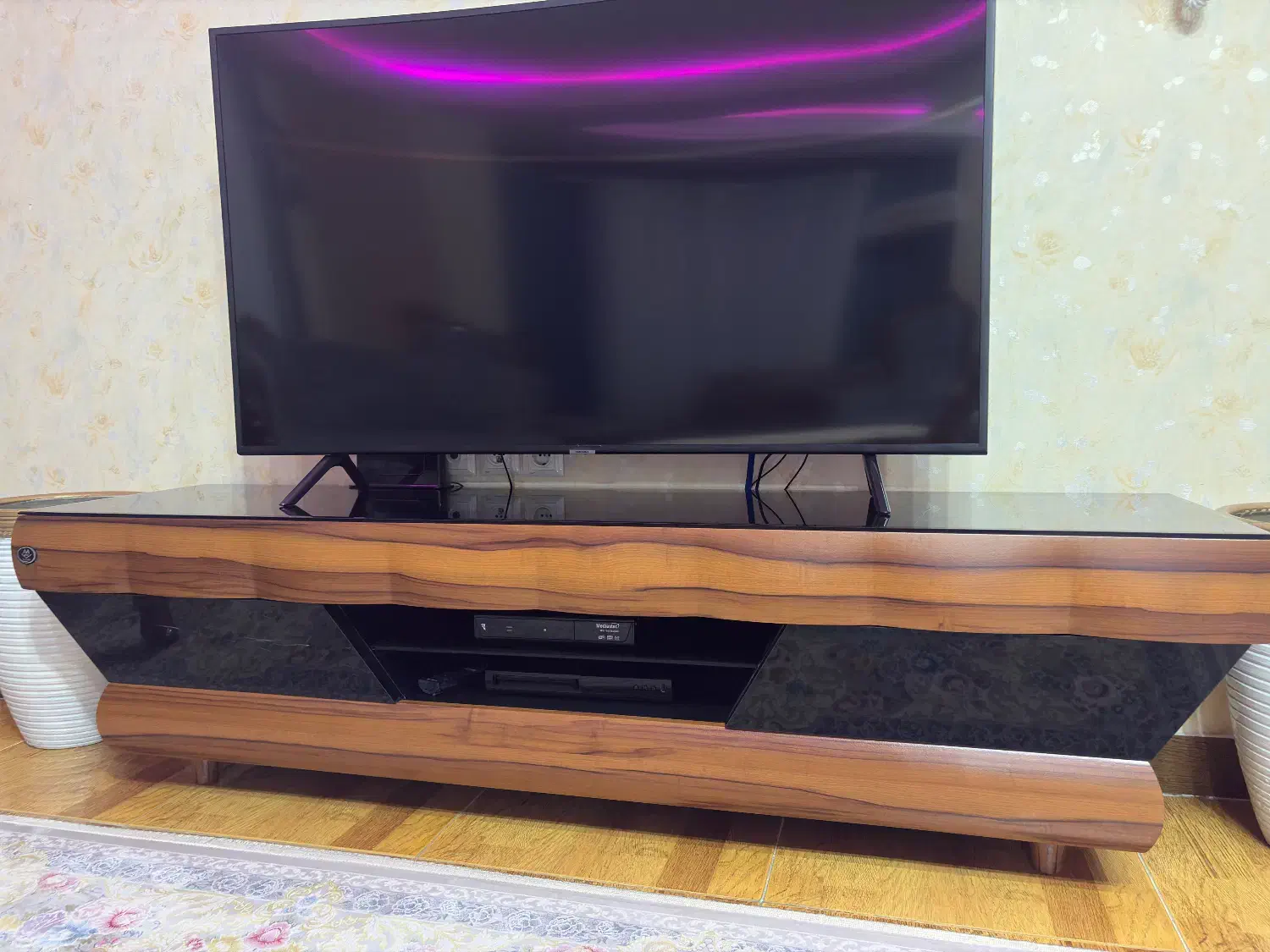 میزتلویزیون*فروش فوری*|میز تلویزیون|رشت, جهاد|دیوار