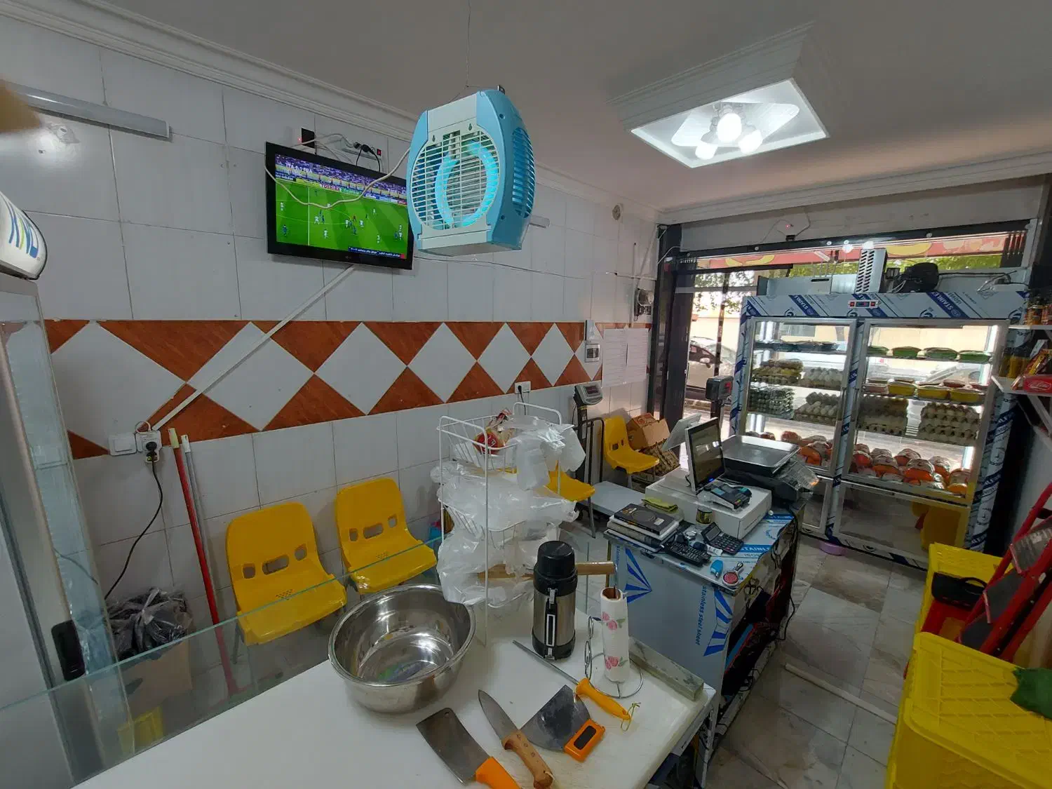 واگزاری مرغ فروشی با تجهیزات و یخچال مرغ|فروشگاه و مغازه|شاهینشهر, سعدی جنوبی|دیوار