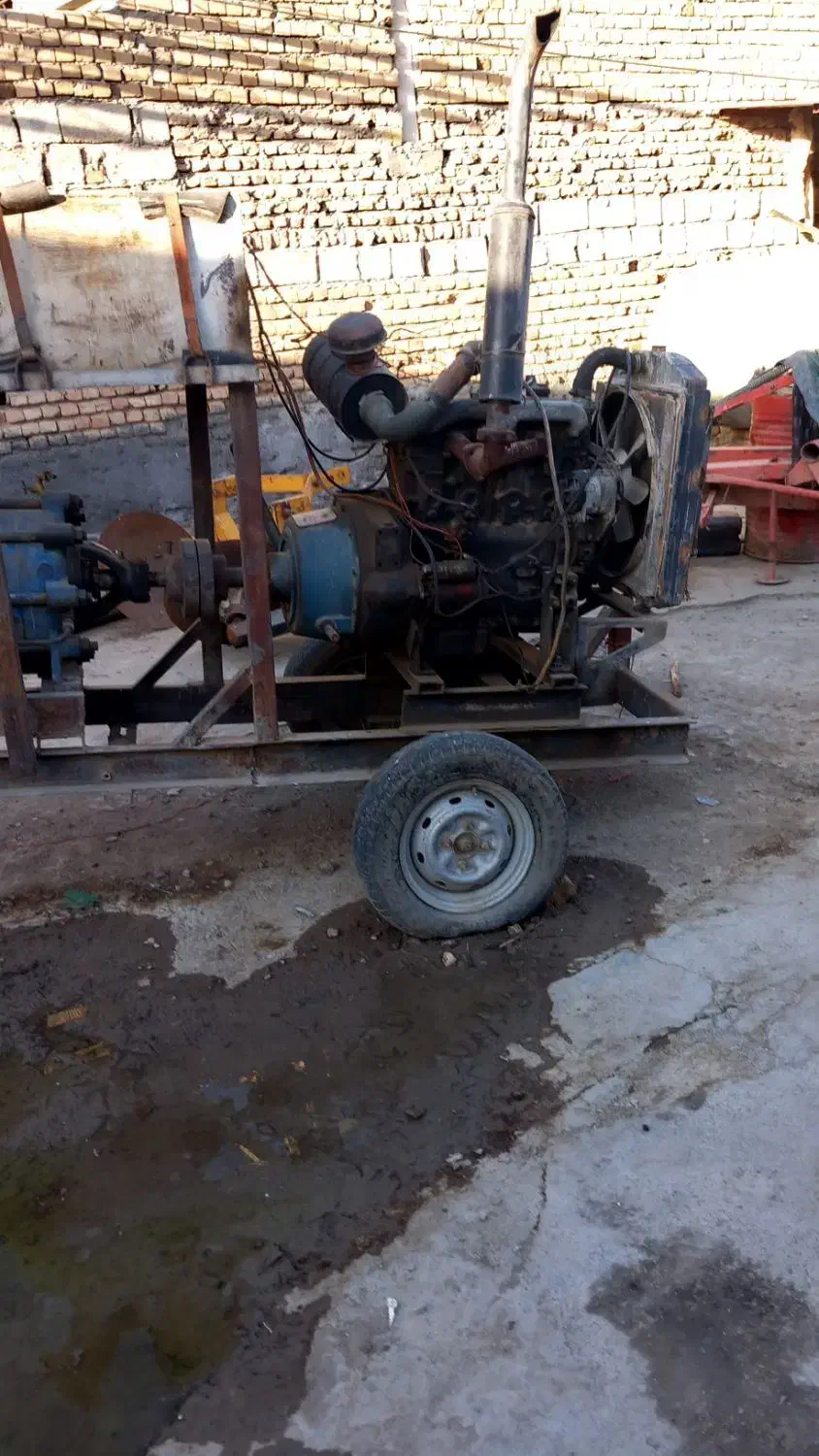 موتور آب پرکنز ۴ انگلیسی  با شاسی محکم|ماشین‌آلات صنعتی|دورود, |دیوار