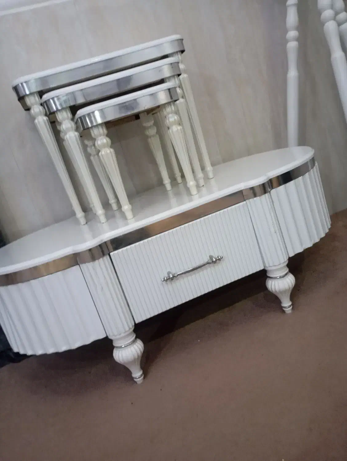 میز بزرگ و ۳جلومبلی|مبلمان خانگی و میز عسلی|بندر ماهشهر, |دیوار