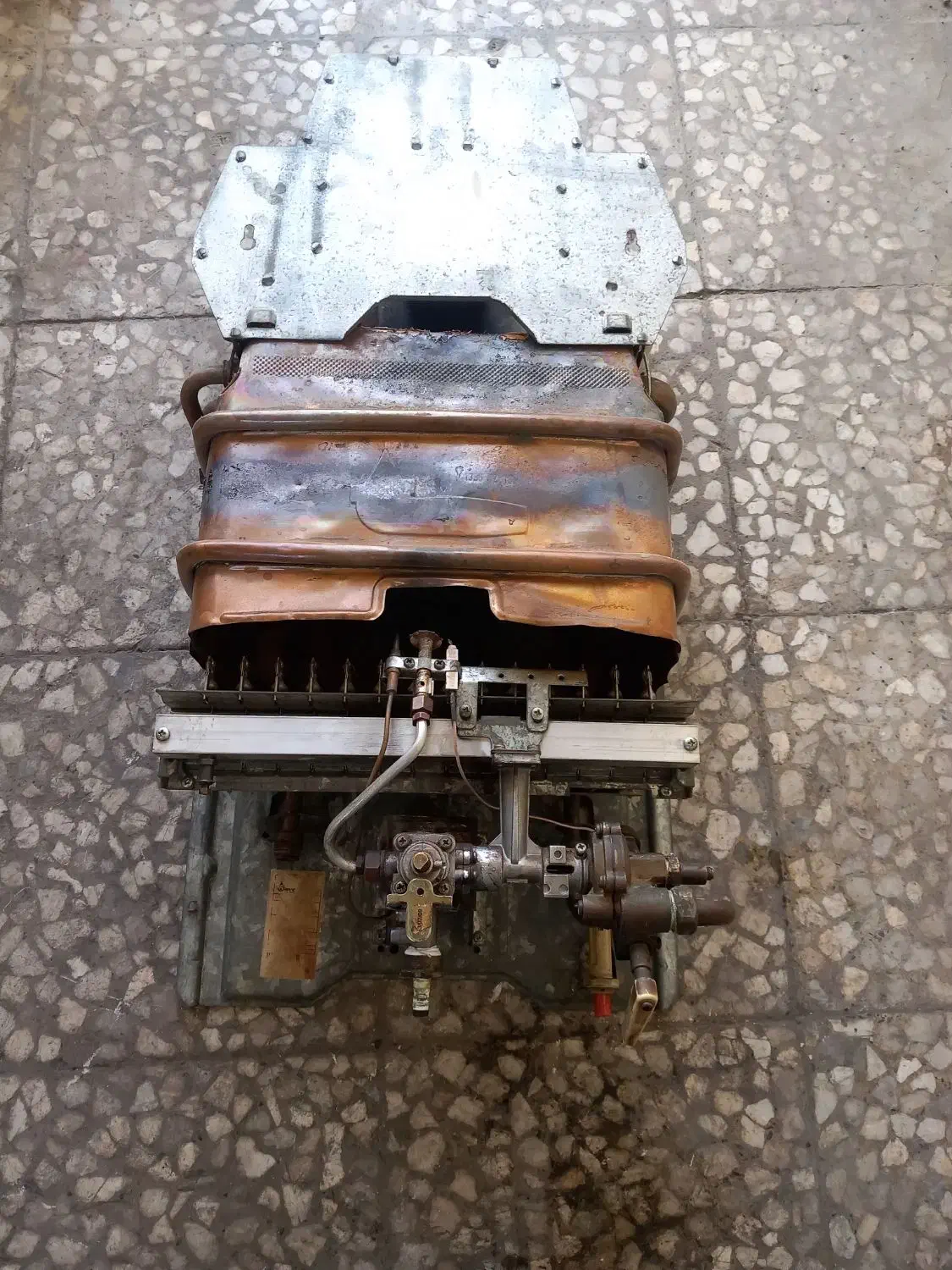 آبگرمکن دیواری بوتان ۳۱۱۵|آبگرمکن، پکیج، شوفاژ|اصفهان, آبشار|دیوار