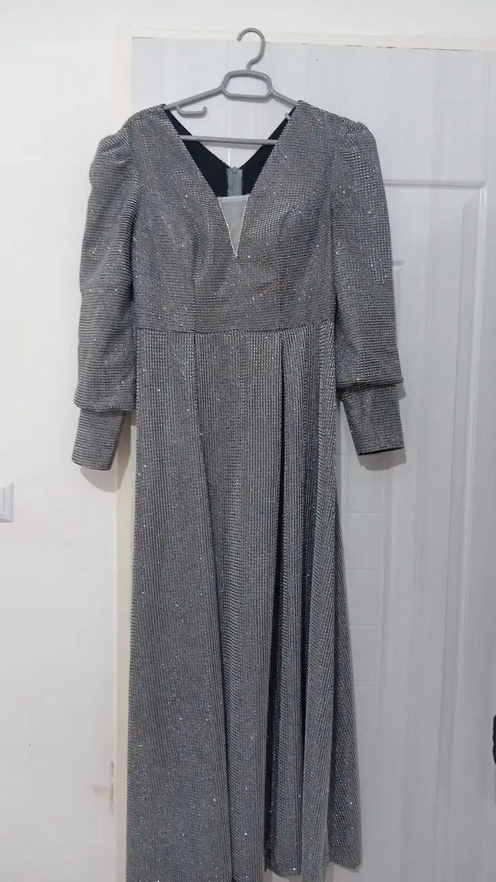 لباس مجلسی|لباس|نیشابور, بزرگمهر|دیوار