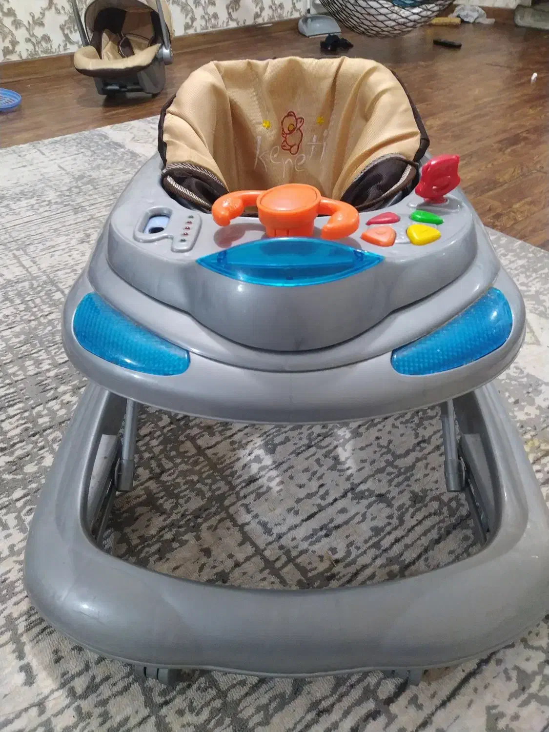 روروک|کالسکه و لوازم جانبی|بندر انزلی, معلم|دیوار