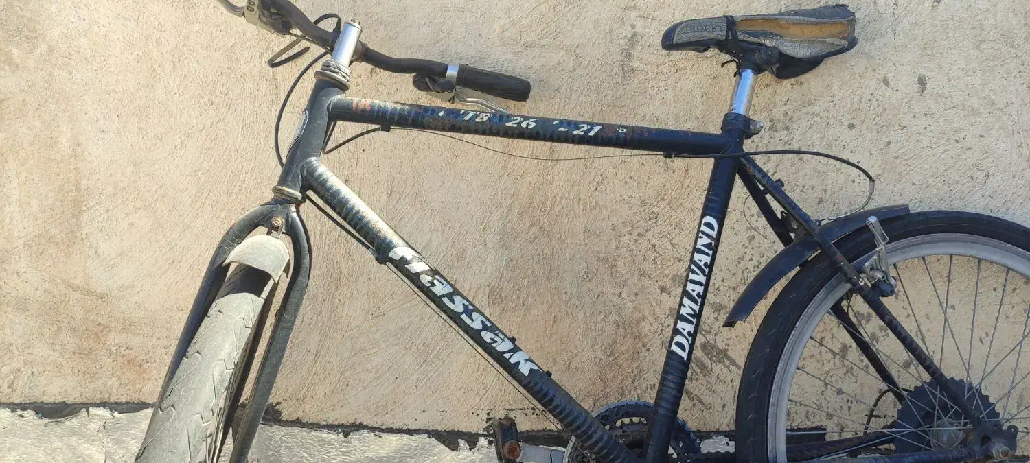 دوچرخه نیاز به تعمیر|دوچرخه، اسکیت، اسکوتر|میانه, |دیوار