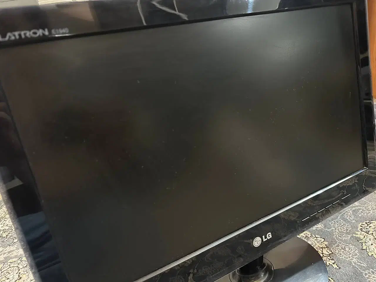 مانیتور 19 اینچ ال جی LG LED|قطعات و لوازم جانبی رایانه|صومعهسرا, |دیوار