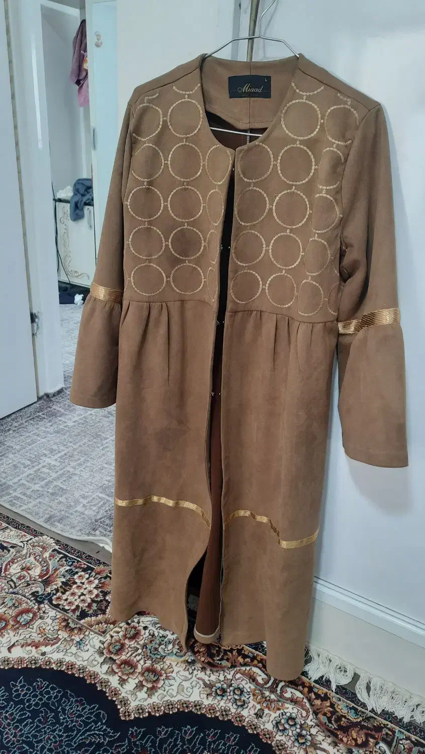 مانتو|لباس|طبس, |دیوار