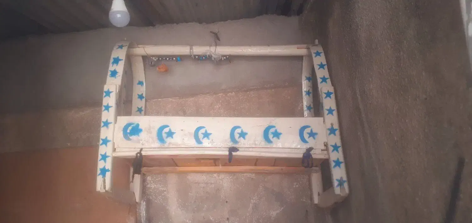 تهته|تخت و صندلی بچه|دهدشت, |دیوار