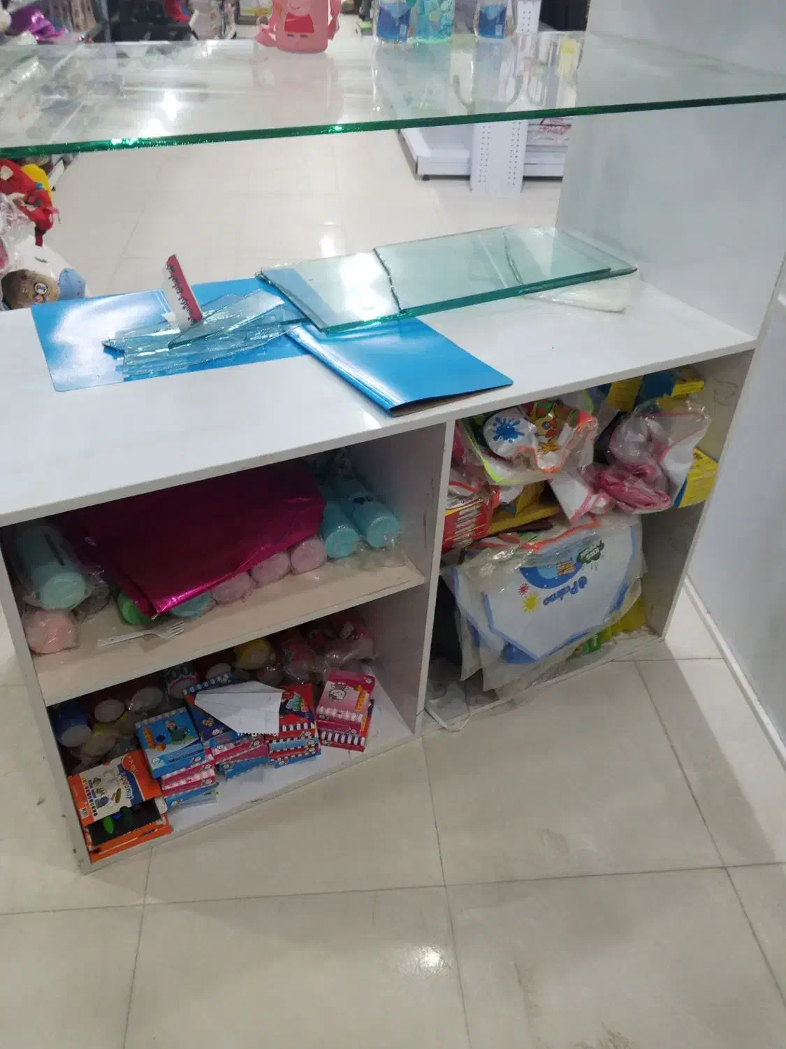 قفسه ویترین|فروشگاه و مغازه|چابهار, |دیوار