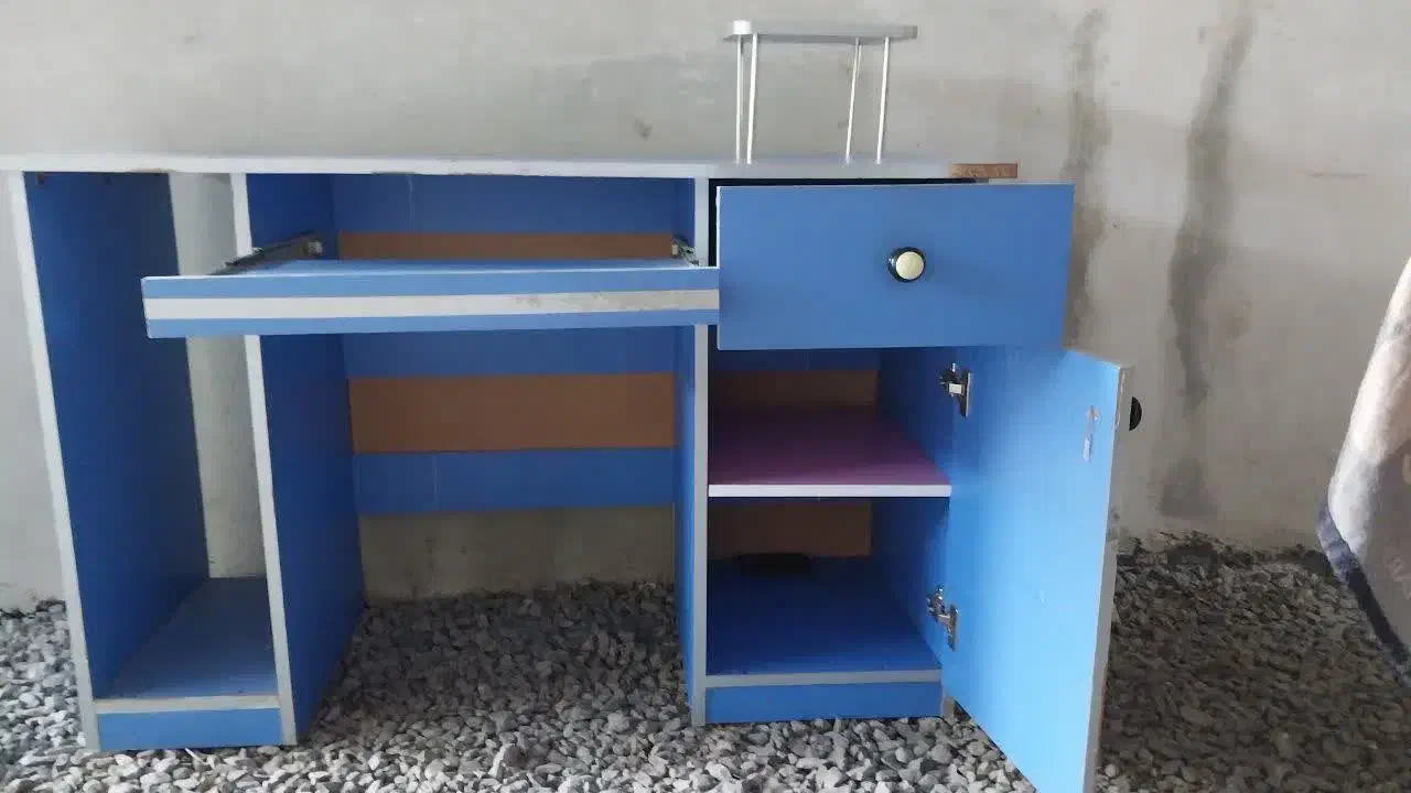 میز تحریر و کامپیوتر|میز تحریر و کامپیوتر|آمل, |دیوار