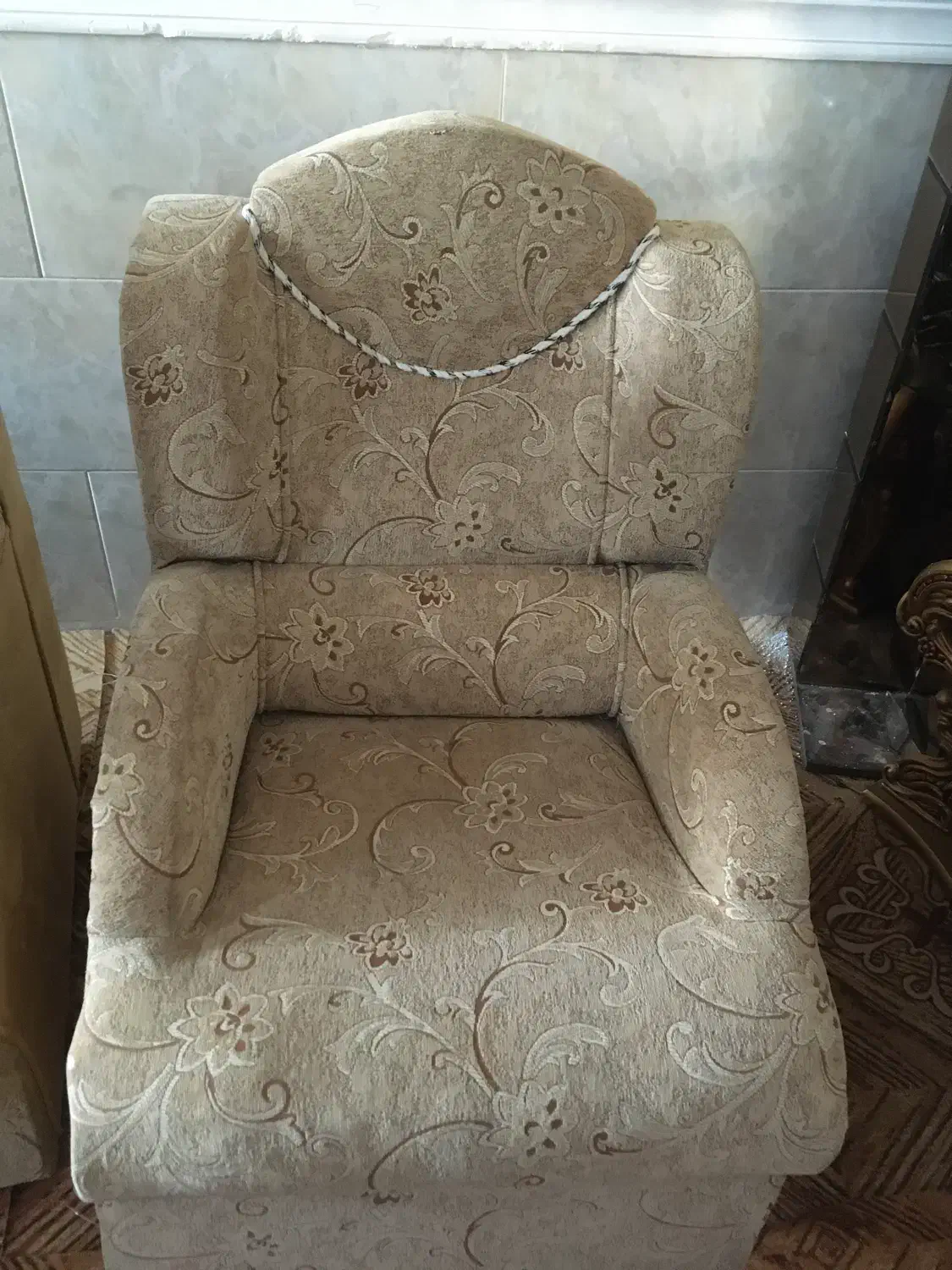 دو دست مبل هفت نفره کاملا سالم قیمت ۱۵ میلیون|مبلمان خانگی و میز عسلی|بندر گناوه, |دیوار