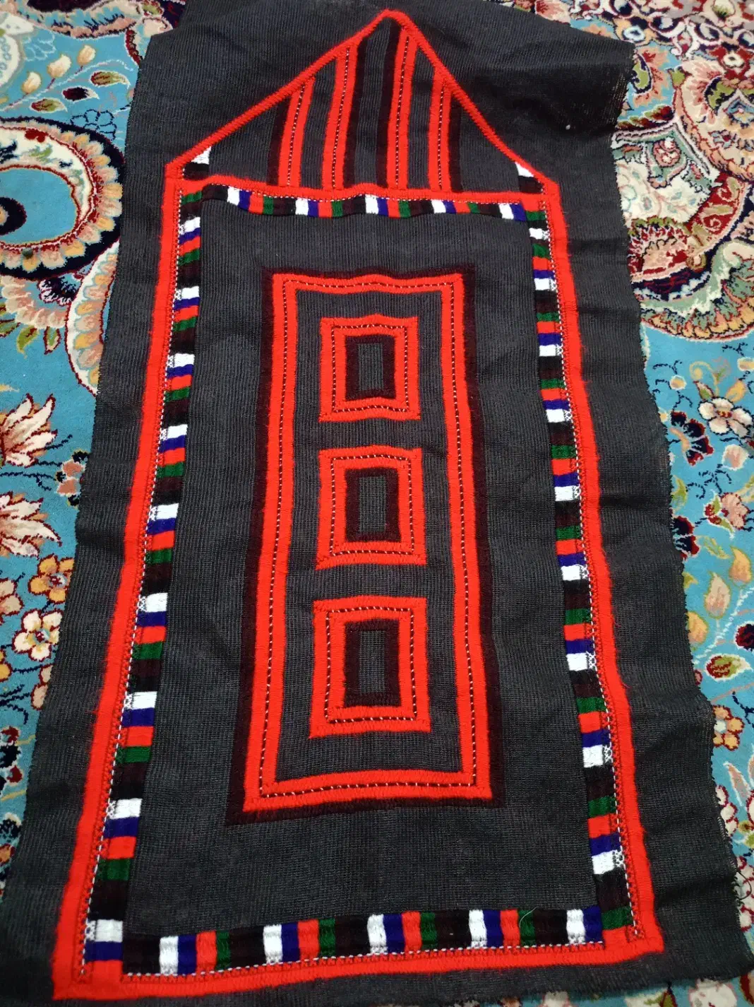 کلا وجالر|لباس|سیب و سوران, |دیوار