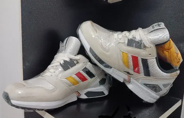 zx 8000|کیف، کفش، کمربند|رباط‌کریم, رباط‌کریم|دیوار