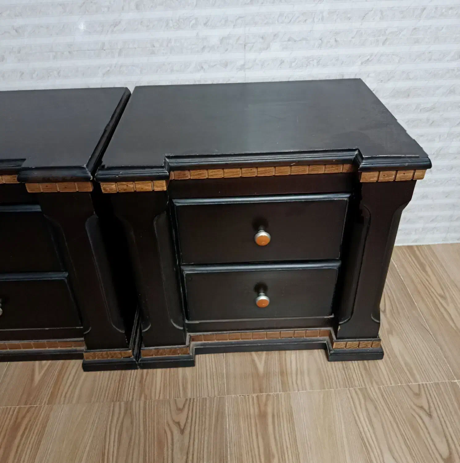 پایتختی یا کمد کشویی|جاکفشی، کمد، دراور|میانه, |دیوار