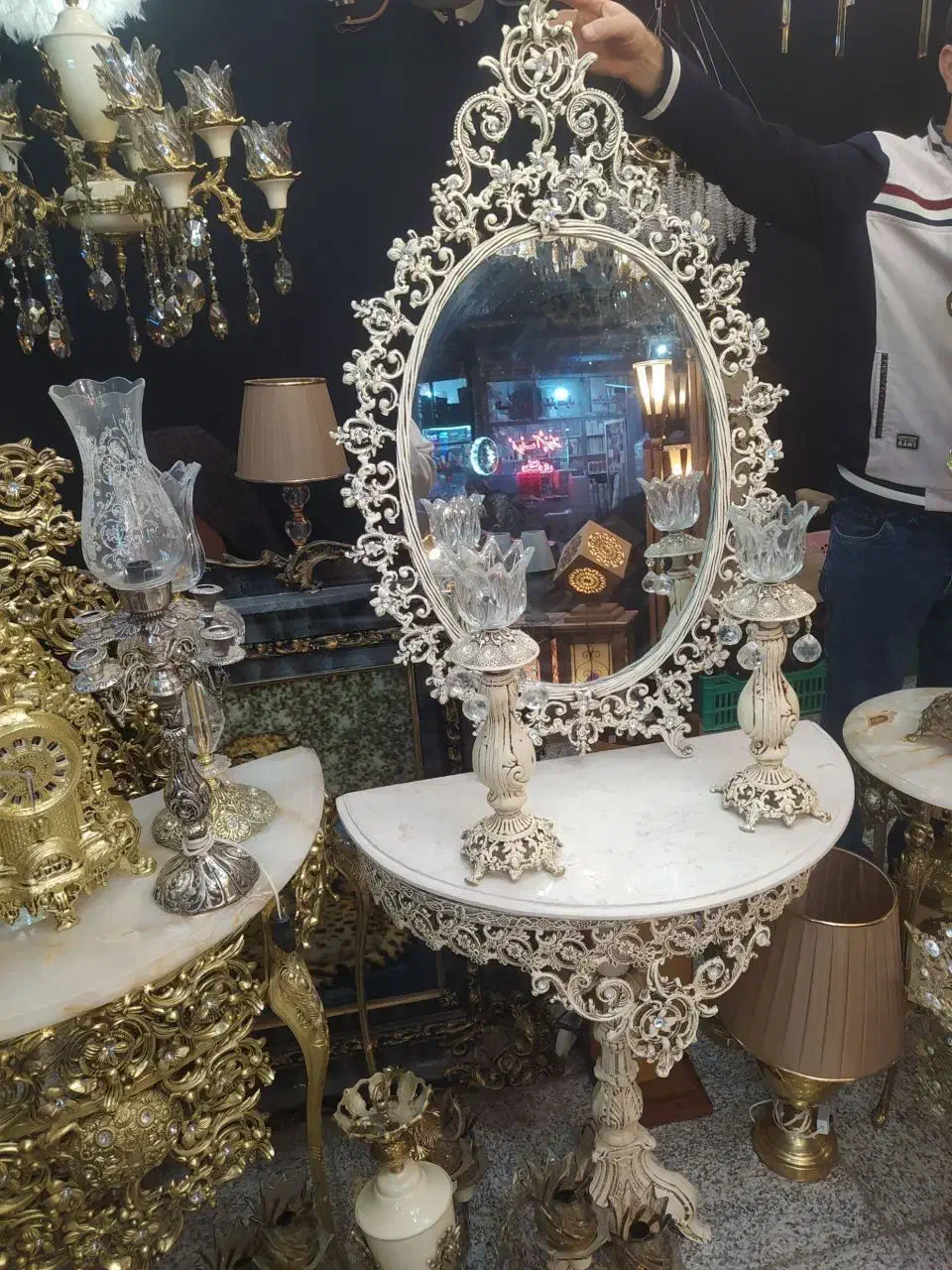 آینه شمعدان و کنسول|آینه|میانه, |دیوار