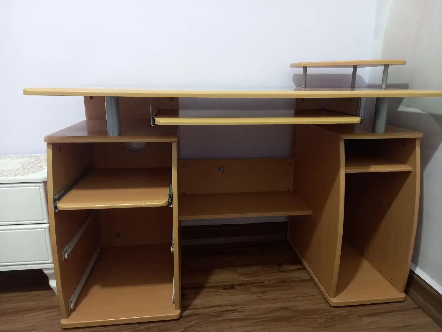 میز کامپیوتر سالم و نو|میز تحریر و کامپیوتر|قائم‌شهر, |دیوار