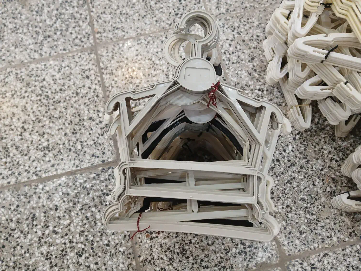 چوب لباسی مغازه|بندرخت و رختآویز|قم, سعادتی|دیوار