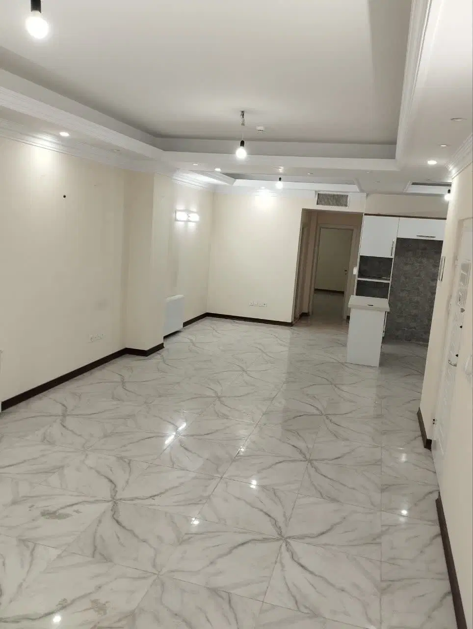۱۰۲ متری / روبه آفتاب و نما / فاز ۶ ، سندتکبرگ|فروش آپارتمان|کرج, ساماندهی|دیوار
