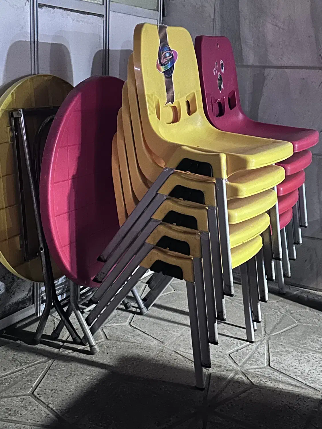 میز و صندلی کافه ای|صندلی و نیمکت|سنندج, |دیوار