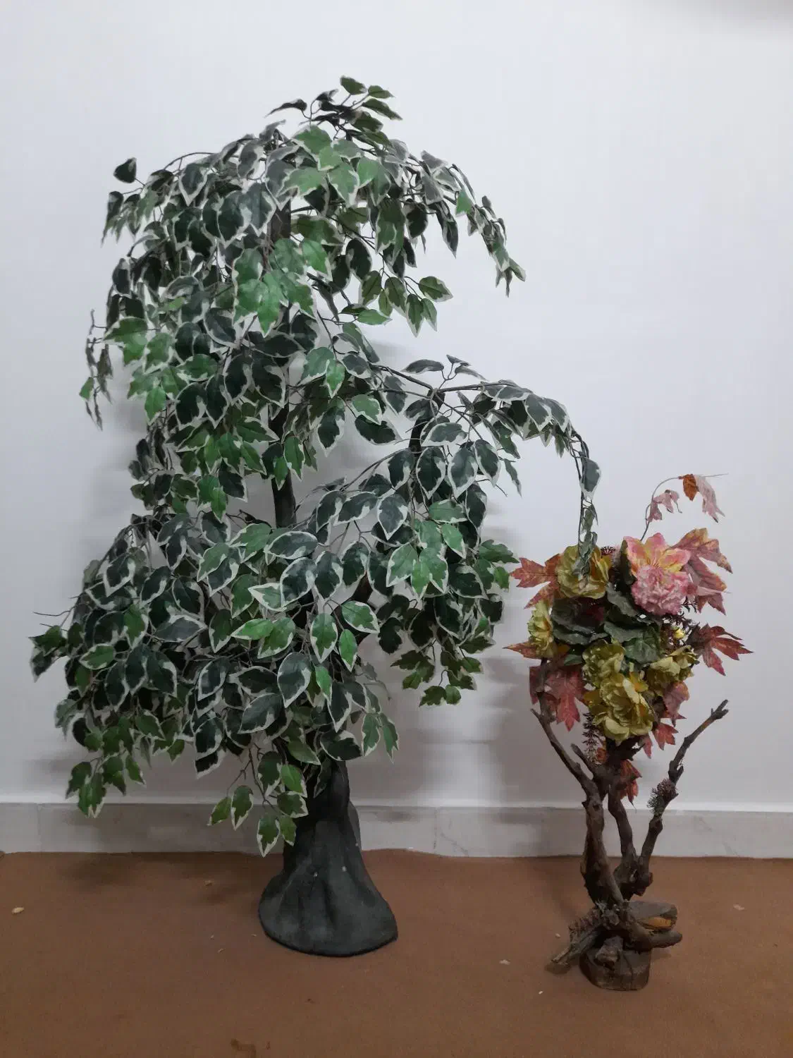 درختچه|گل مصنوعی|تربتحیدریه, شهرک ولیعصر|دیوار