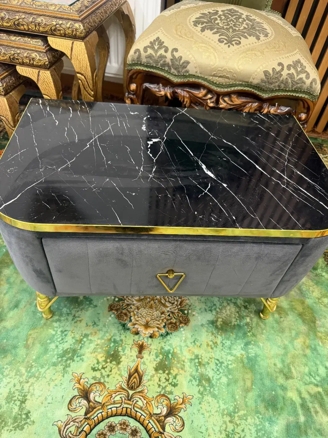 پایتختی مخمل طوسی|تخت و سرویس خواب|تهران, خزانه|دیوار