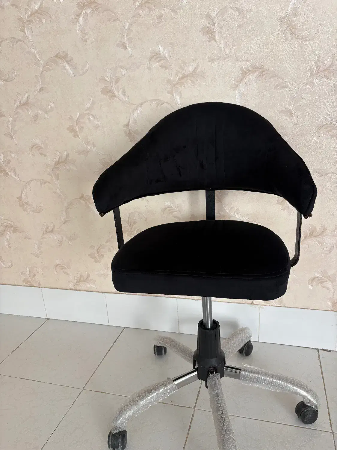 صندلی چرخ دار|آرایشگاه و سالن‌های زیبایی|بندرعباس, |دیوار