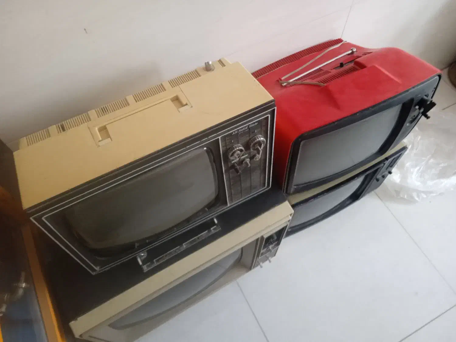 تلویزیون 14 کلکسیونی سیاه سفید|تلویزیون و پروژکتور|میبد, |دیوار