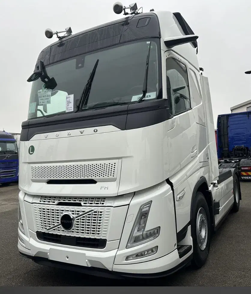 واردات و فروش و ترخیص انواع کشنده های اروپایی|خودرو سنگین|ماکو, |دیوار