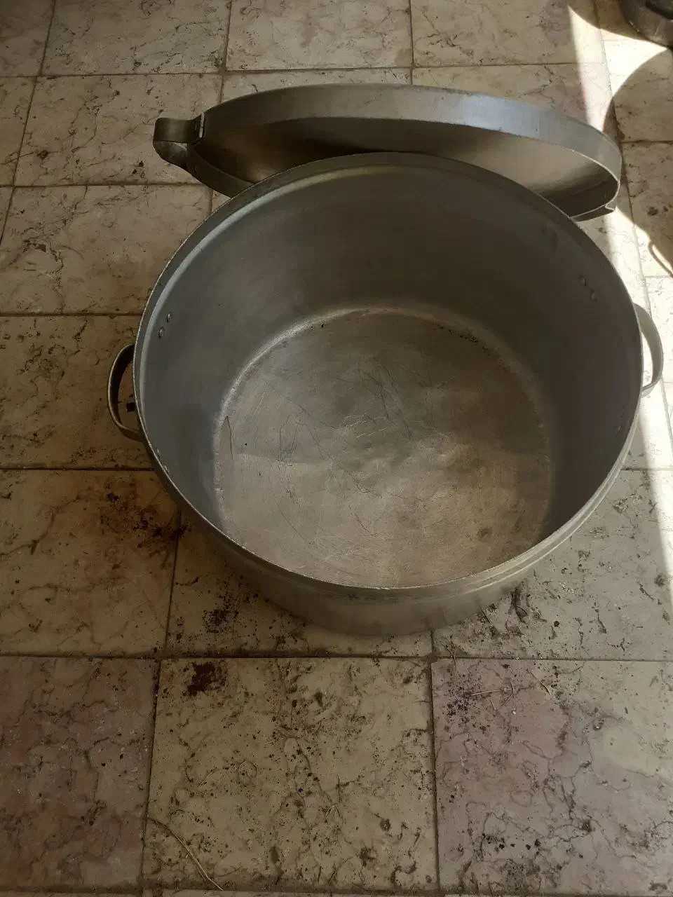 دوعدد دیگ|ظروف پخت‌وپز|قیامدشت - خاورشهر, |دیوار