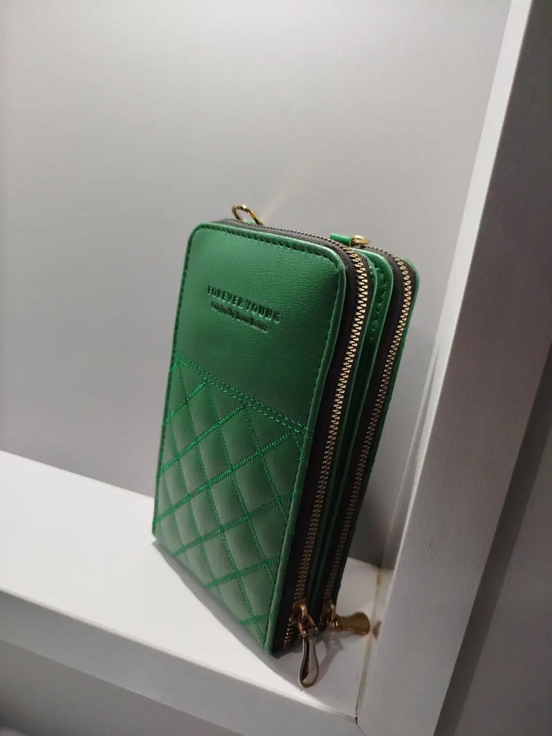 کیف|کیف، کفش، کمربند|الوند, |دیوار