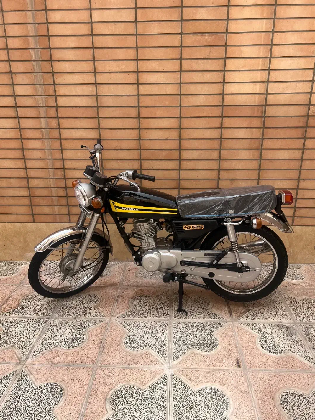 هندا ۱۲۵تکرو مدل۸۰ پلاک قدیم|موتورسیکلت|لنجان, |دیوار