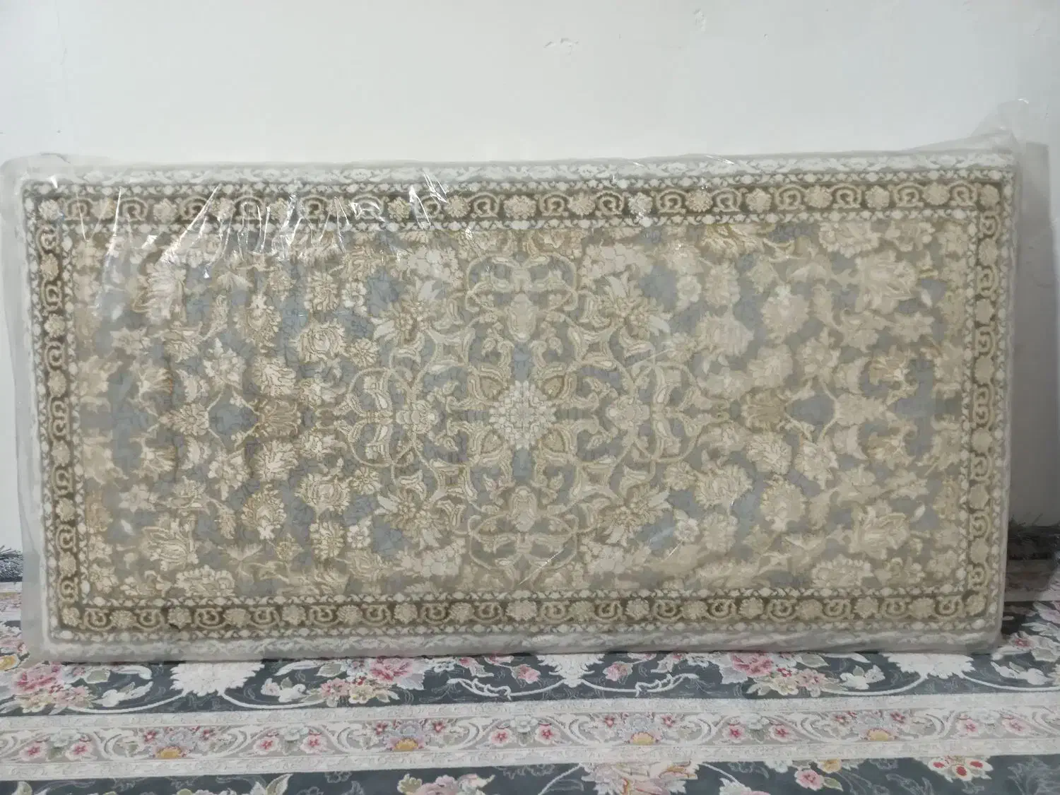 پشتی طلا کوب|پشتی|کرمانشاه, |دیوار