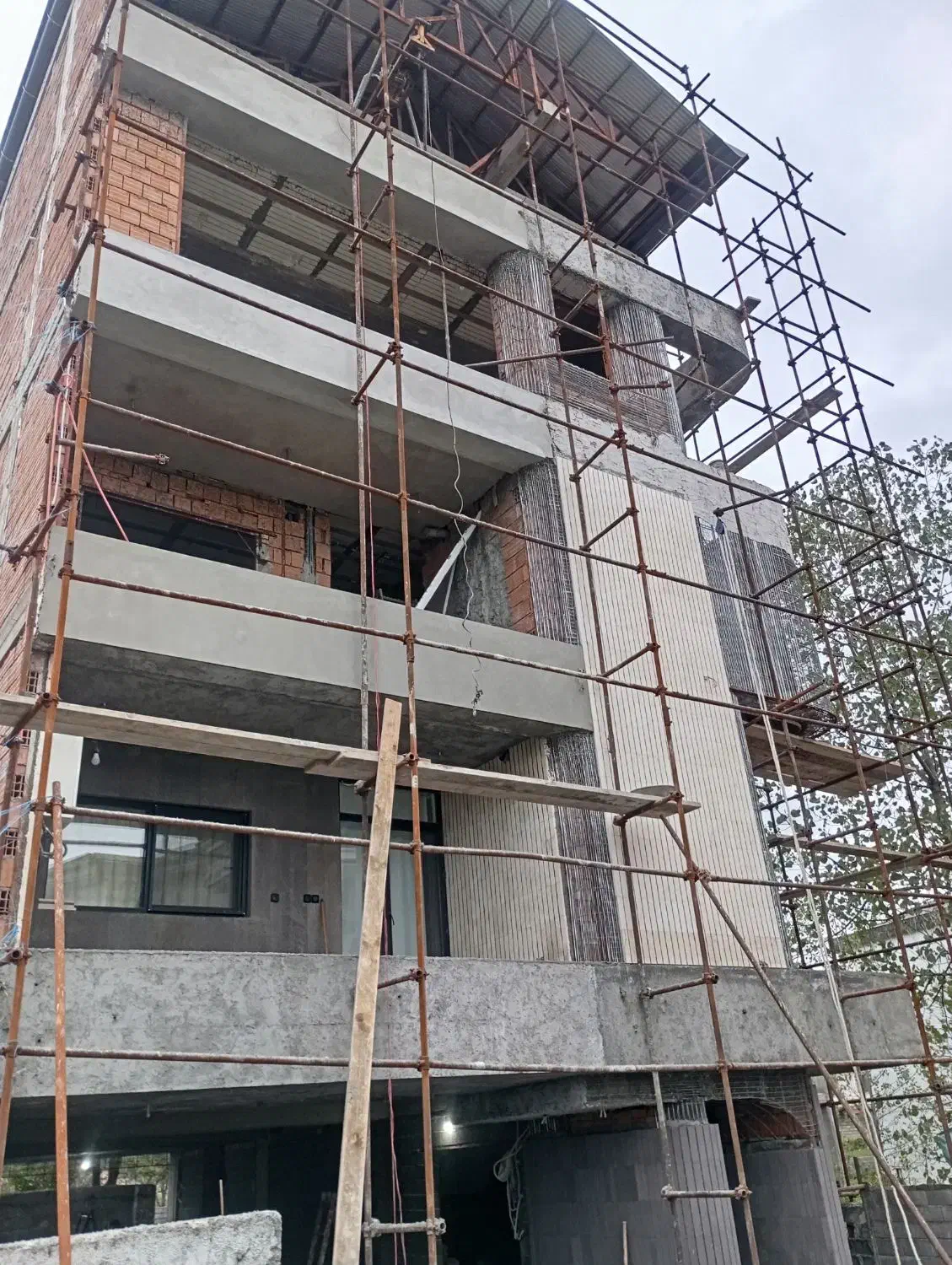 به دو نفر کارگر ساده نیازمندیم|استخدام معماری، عمران و ساختمانی|نوشهر, |دیوار