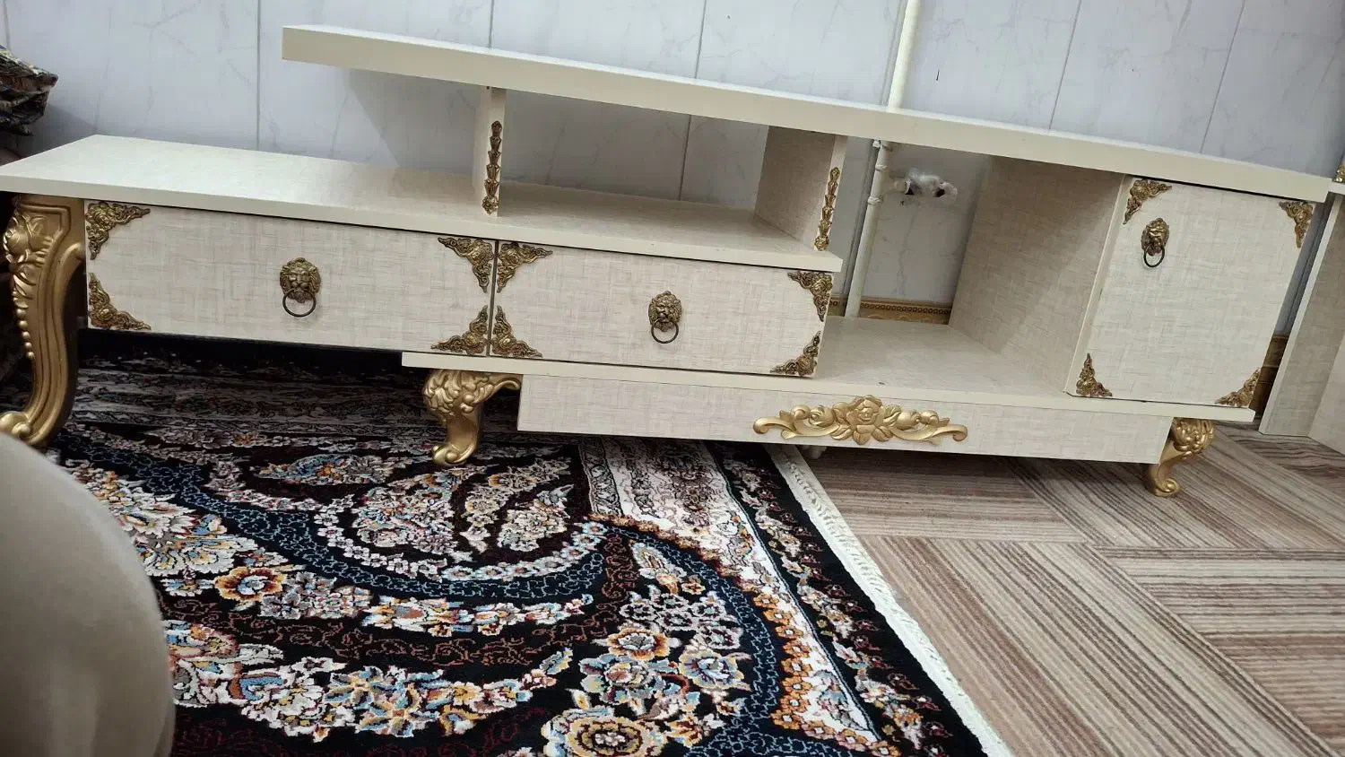 میز تلوزیون نو|میز تلویزیون|قم, قلعه کامکار|دیوار