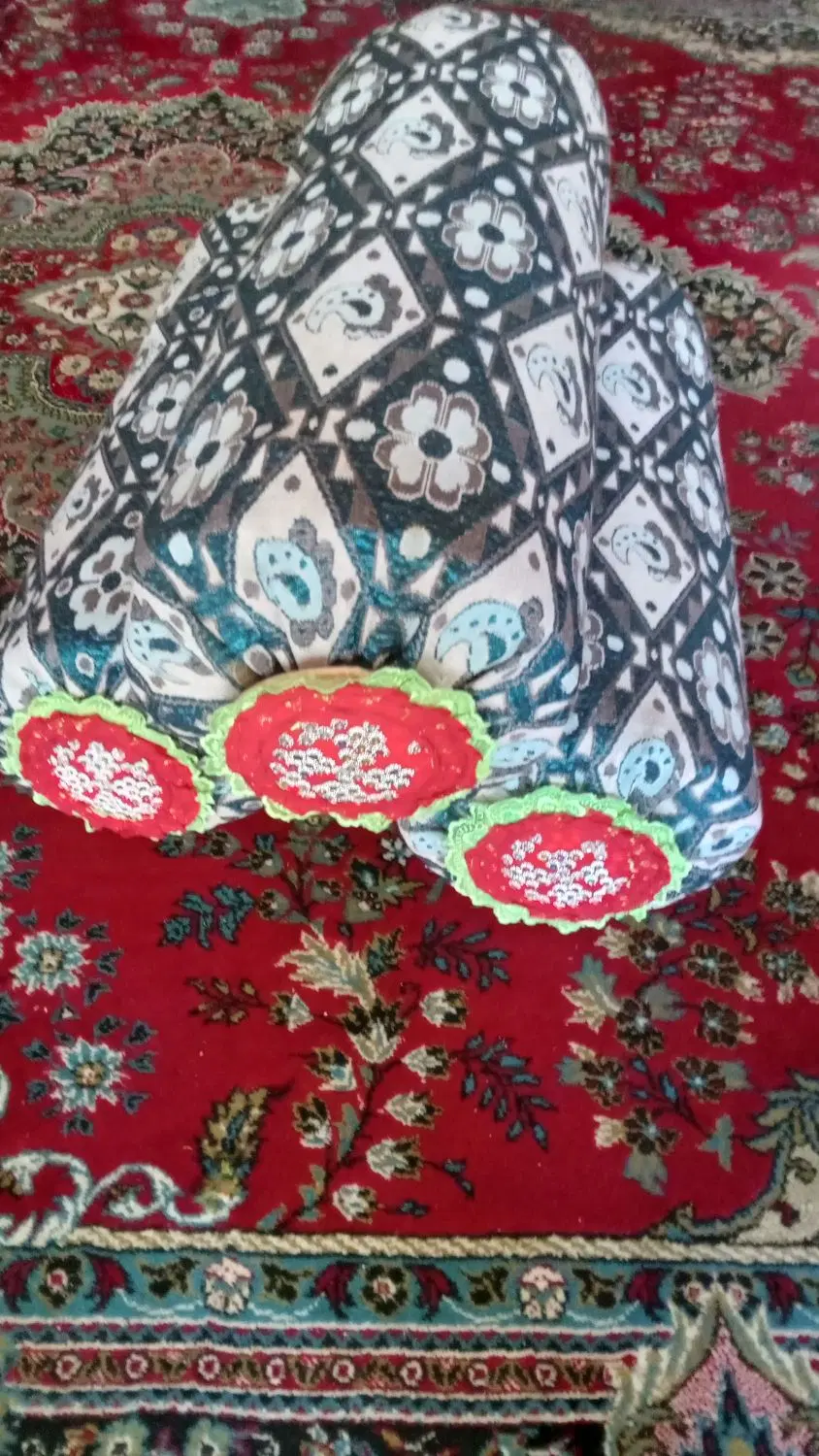 بالش گرد|رختخواب، بالش، پتو|شیراز, کوشک میدان|دیوار
