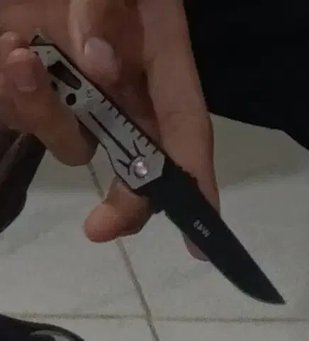 چاقو گمشده|اشیا|کرمان, |دیوار