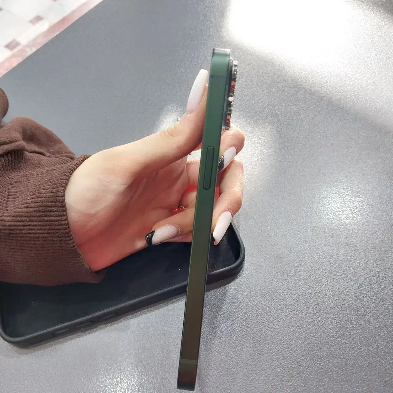 آیفون 13 normal|موبایل|اندیشه, اندیشه فاز ۱|دیوار