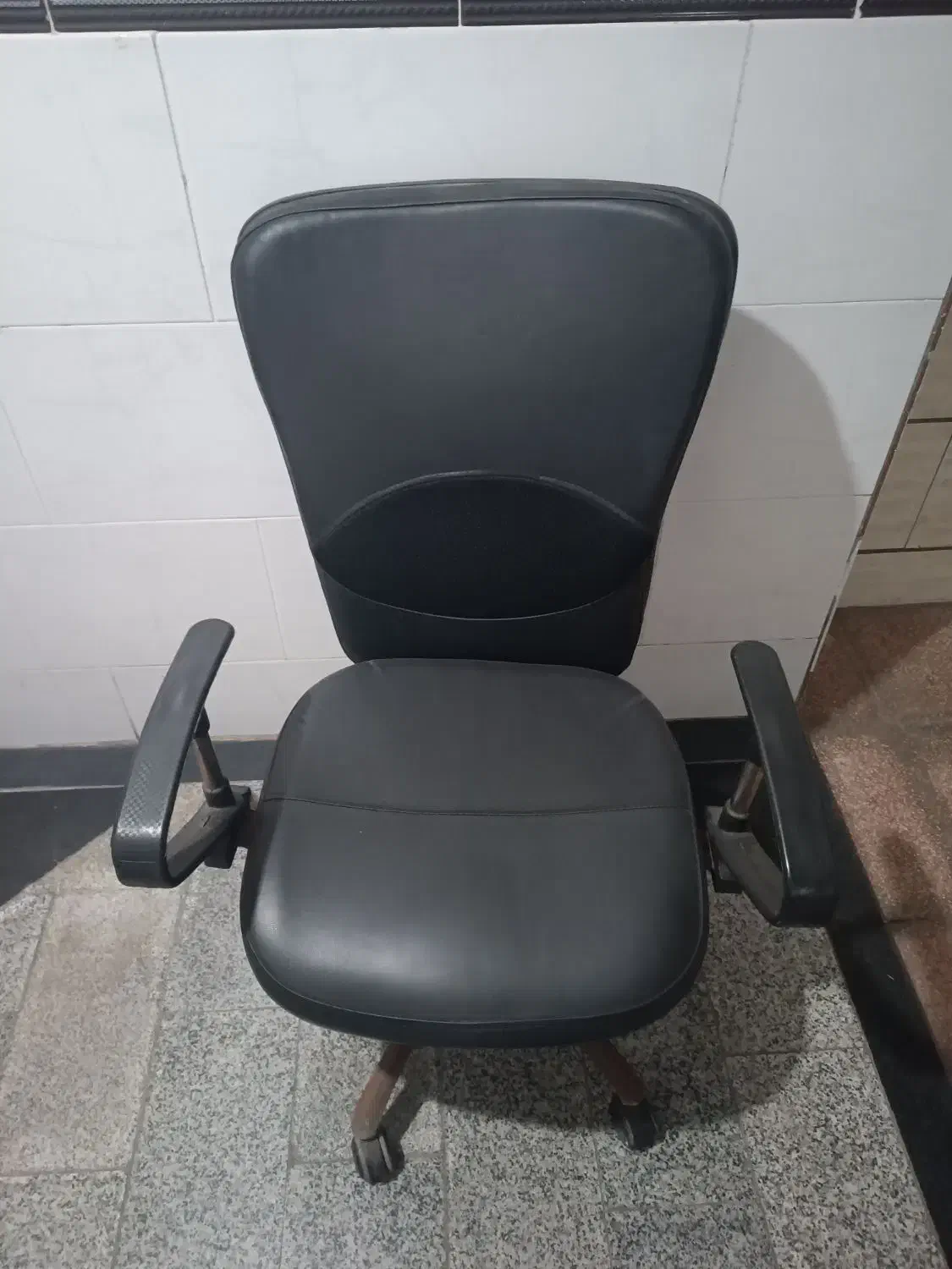 دو عدد صندلی چرخدار|صندلی و نیمکت|بندرعباس, |دیوار