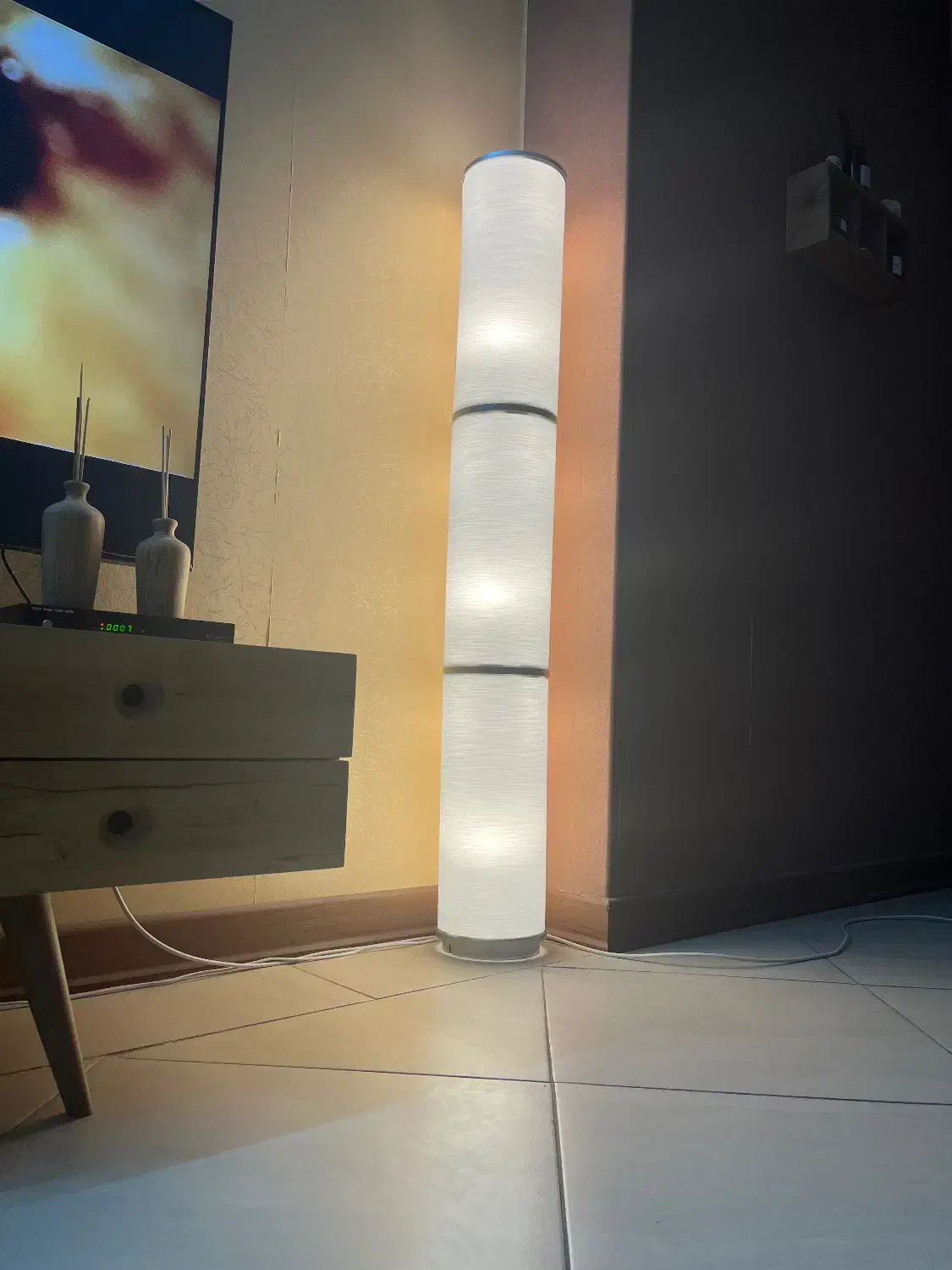 اباژور ایکیا|چراغ خواب و آباژور|صدرا-فارس, فاز ۱|دیوار