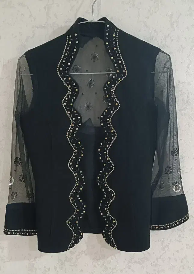 کت مجلسی|لباس|رباط‌کریم, نصیرشهر|دیوار