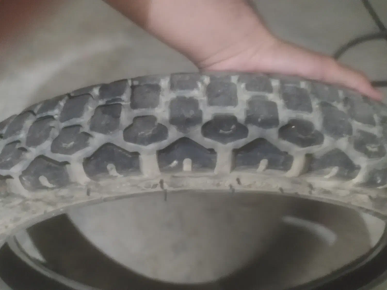 سلام لاستیک عقب موتور شکاری یا تلر یک عدد فقط پشت|قطعات یدکی و لوازم جانبی|سیب و سوران, |دیوار