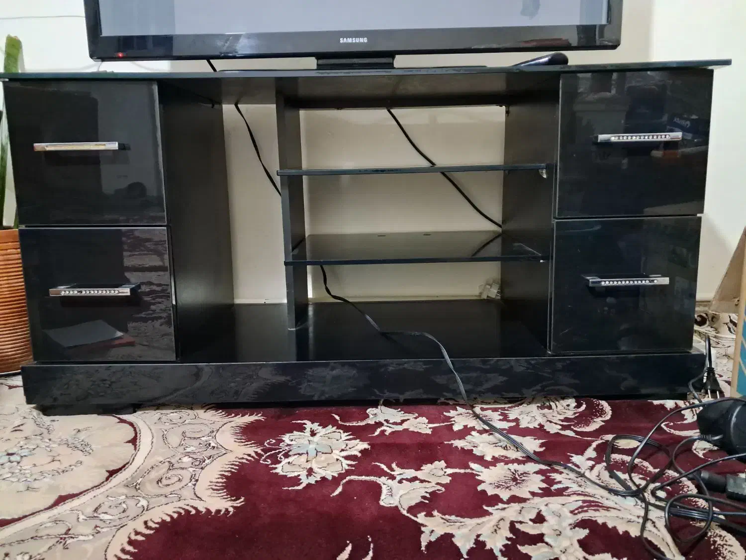 میز تلویزیون|میز تلویزیون|هشتگرد, هشتگرد قدیم|دیوار