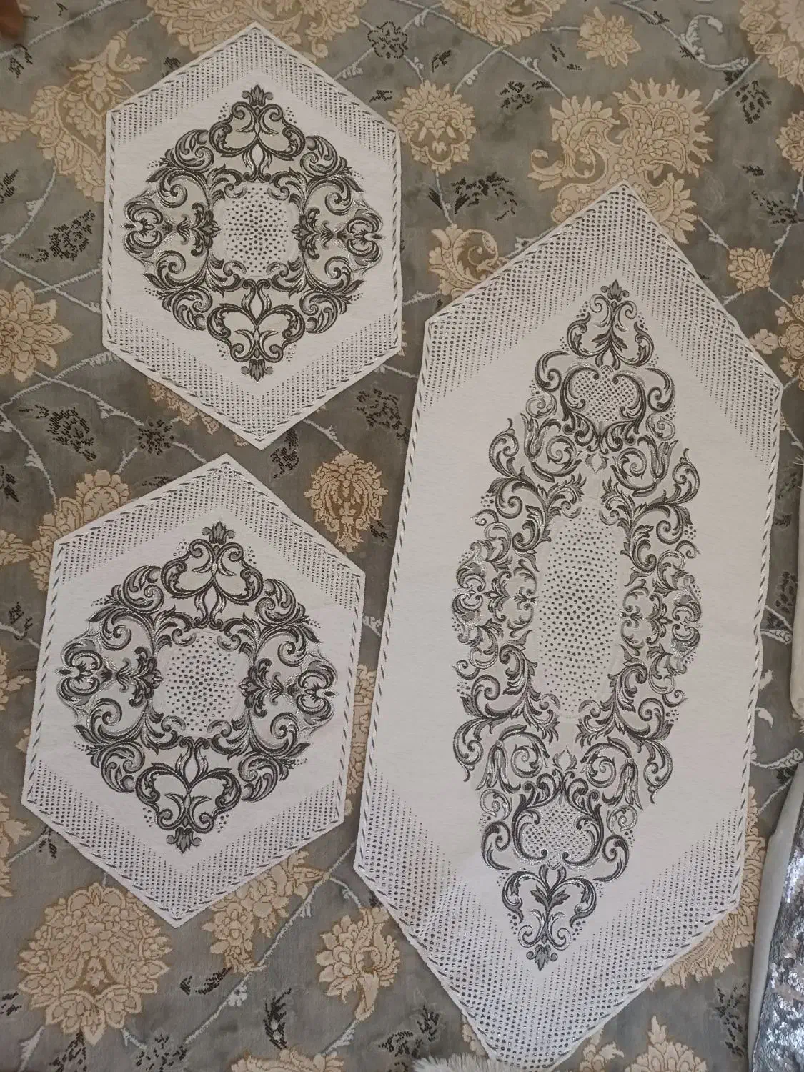 رومیزی 3تیکه|پرده، رانر، رومیزی|تهران, شکوفه (عبدل آباد)|دیوار